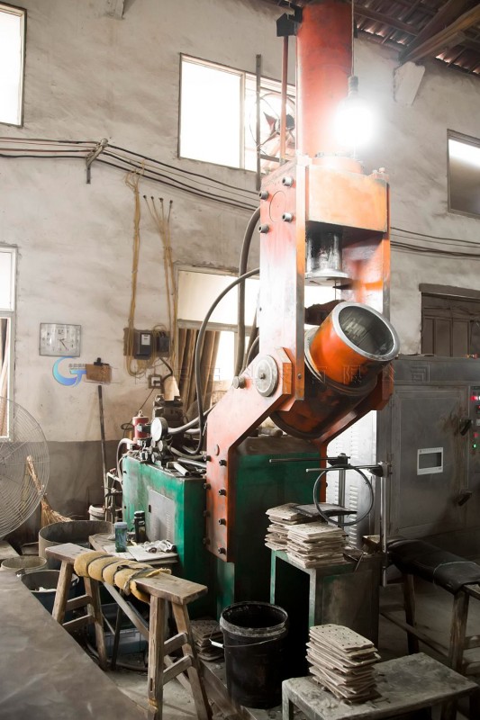 蜂窩陶瓷油壓機(jī)